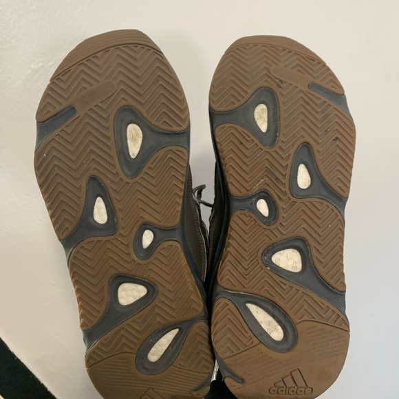 Yeezy Boost 700 V2 Geode - Picture 5 of 12